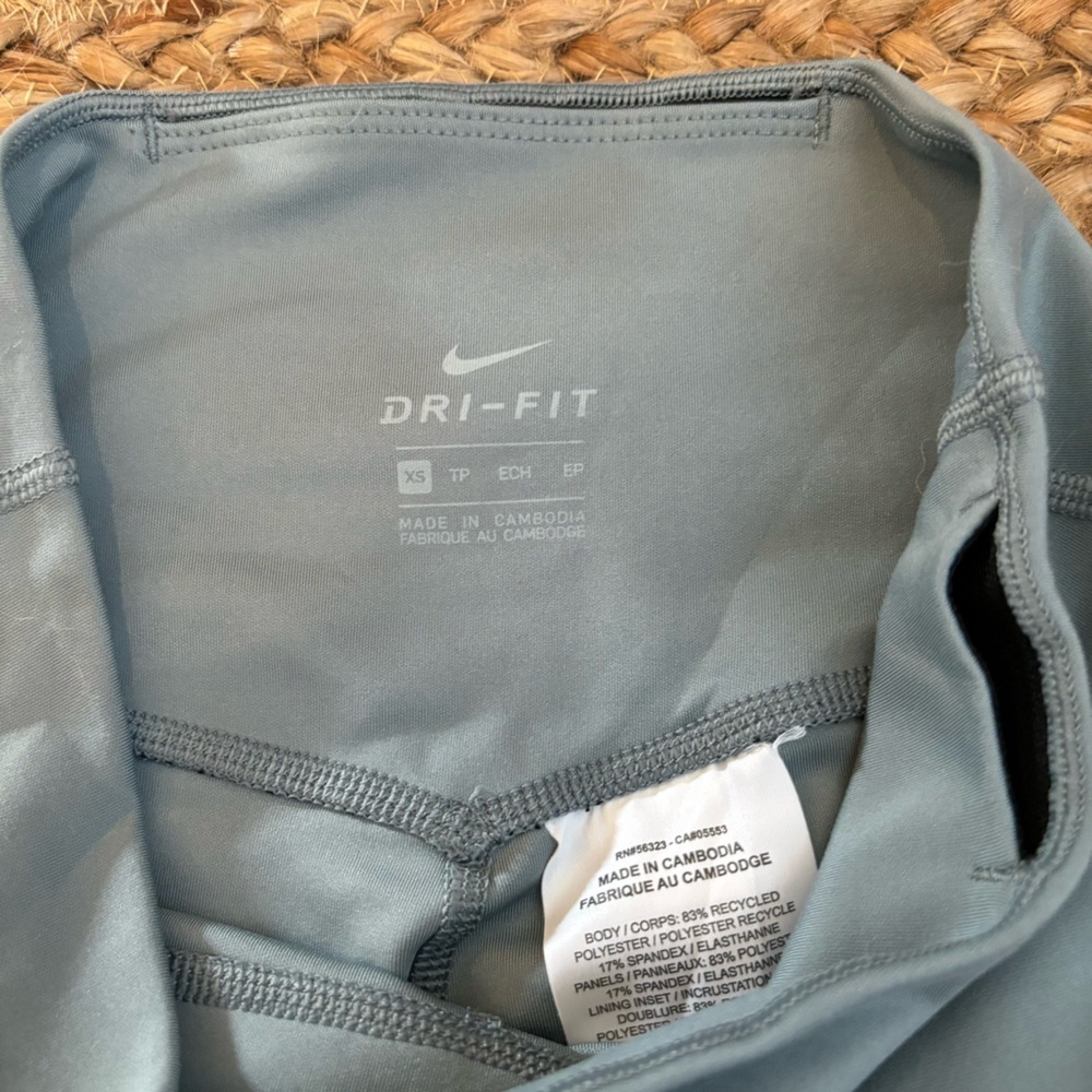 Nike Air Dri-Fit XS Seafoam Green Leggings - Picture 2 of 5